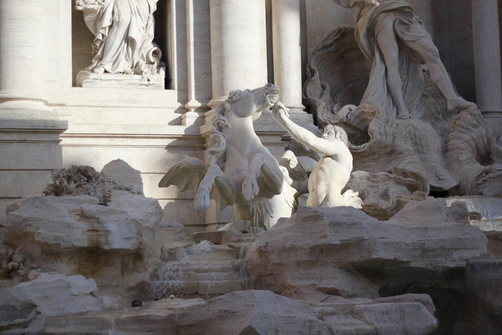 Apartment Near Trevi Fountain ローマ エクステリア 写真
